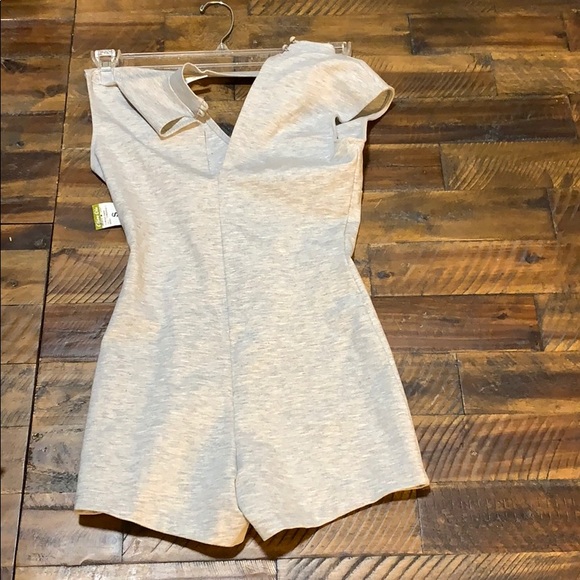 Gray romper - Picture 1 of 8